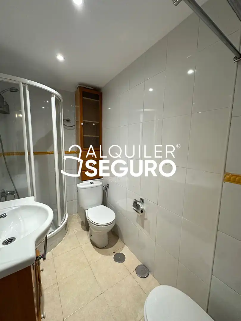 Badezimmer von Wohnung zur Miete in Madrid mit Klimaanlage, Heizung und Terrasse