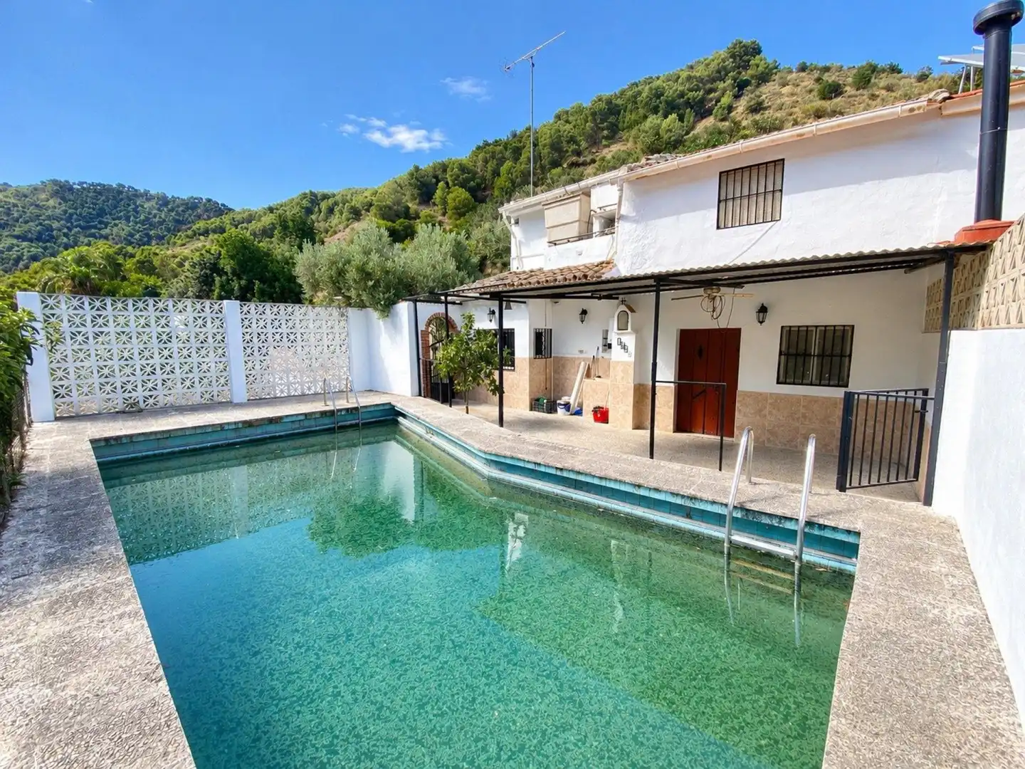 Casa rústica amb piscina en venda a Tolox