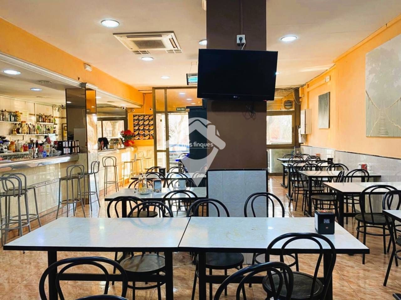 Premises for sale in Sabadell  with Air Conditioner and Alarm