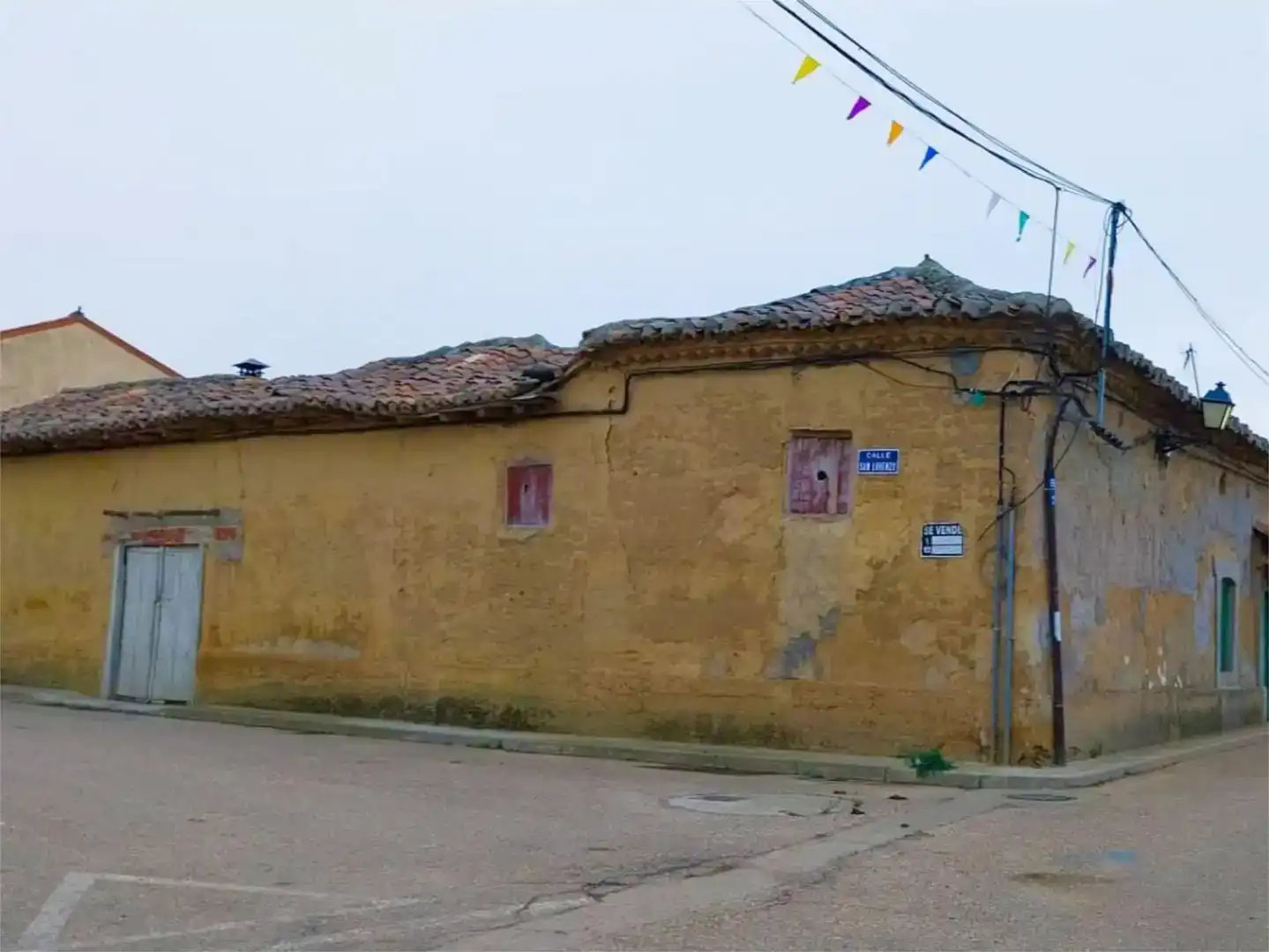 Vista exterior de Casa o xalet en venda en Cimanes de la Vega amb Jardí privat