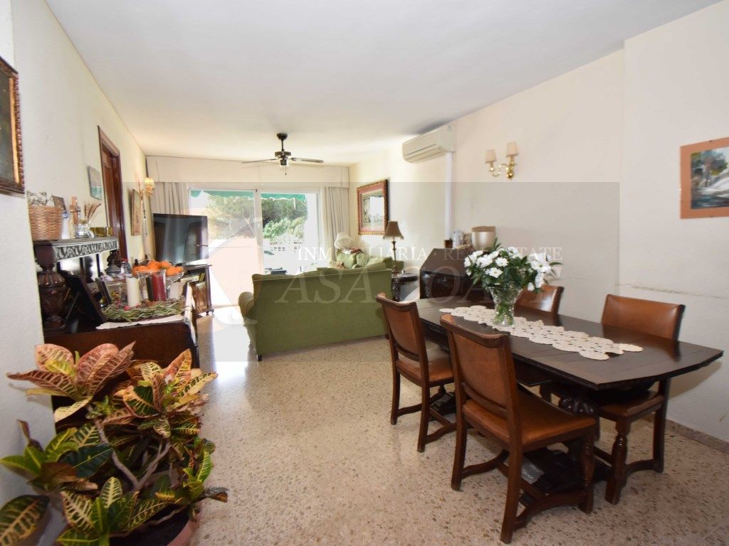 Sala de estar de Piso en venta en Fuengirola con Aire acondicionado, Jardín privado y Terraza