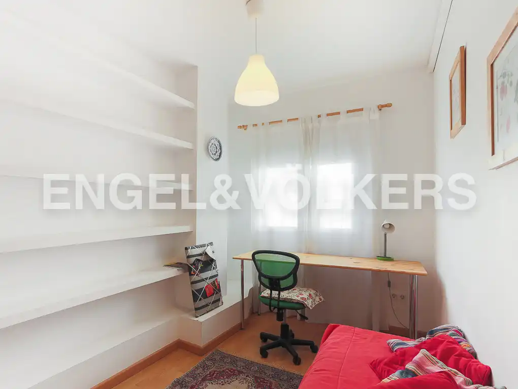 Schlafzimmer von Wohnung zur Miete in Valencia mit Klimaanlage, Heizung und Parkett