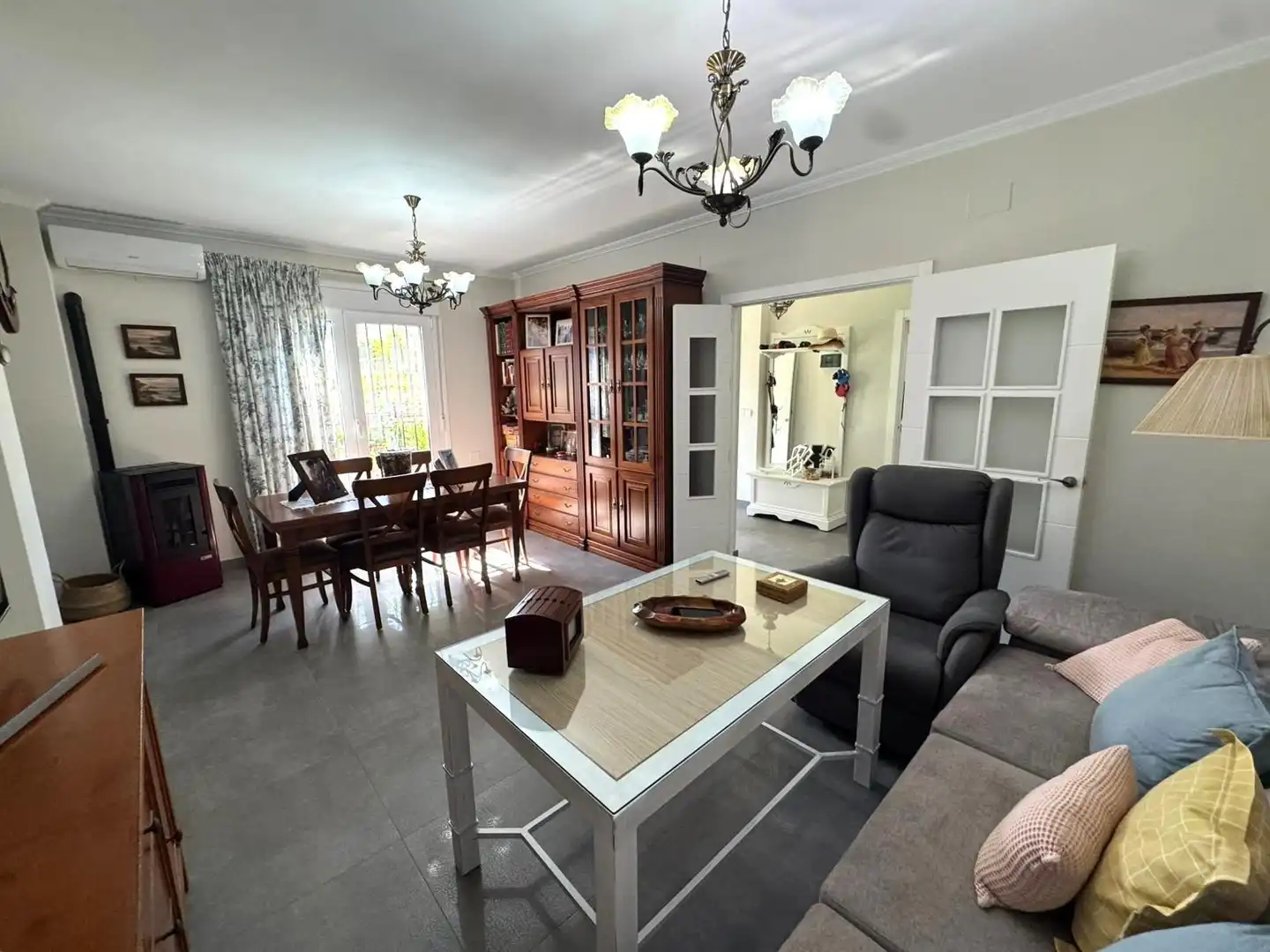 Sala d'estar de Casa o xalet en venda en El Portil amb Aire condicionat i Moblat