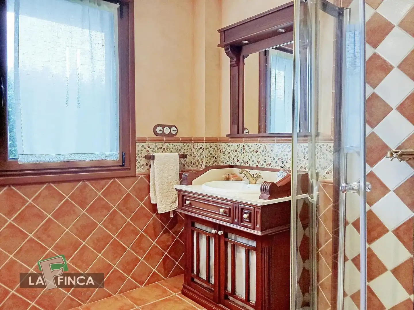 Bathroom of Houses for sale in Gozón  with Heating, Parquet flooring and Terrace