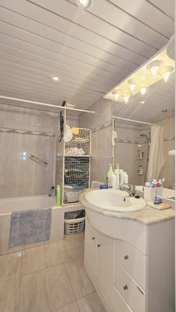 Badezimmer von Wohnungen zum Verkauf in  Palma de Mallorca mit Klimaanlage, Heizung und Möbliert