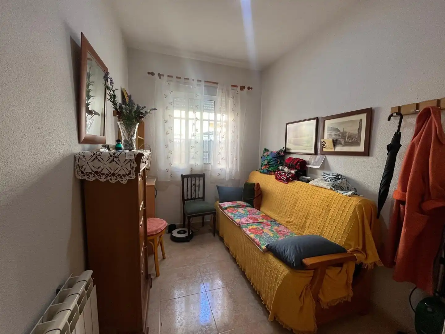 Sala de estar de Casa adosada en venta en Cáceres con Aire acondicionado, Calefacción y Terraza