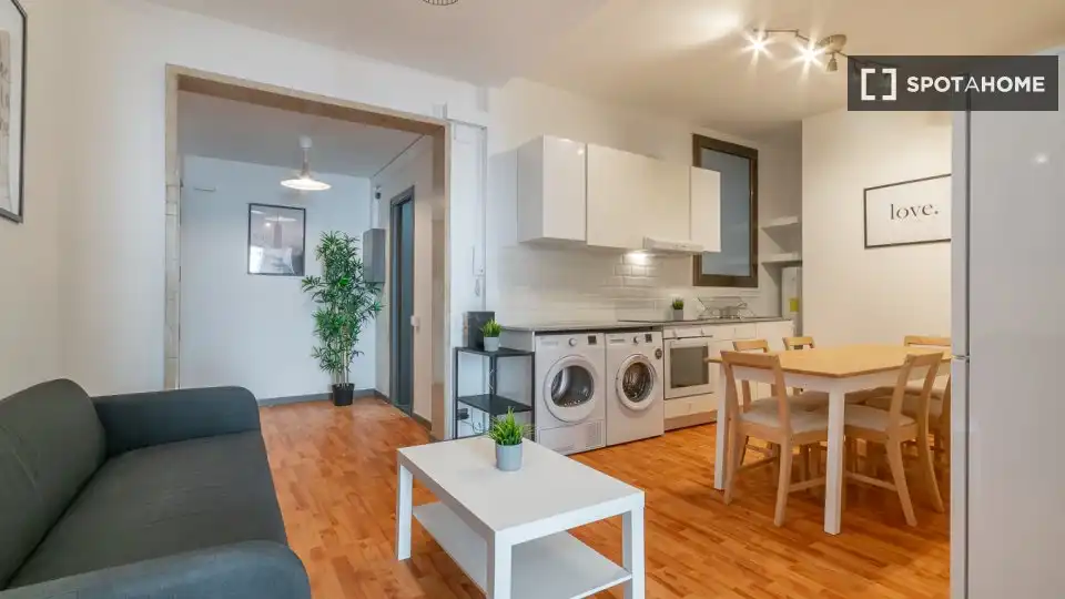 Cocina de Piso para compartir en Barcelona con Aire acondicionado, Calefacción y Amueblado