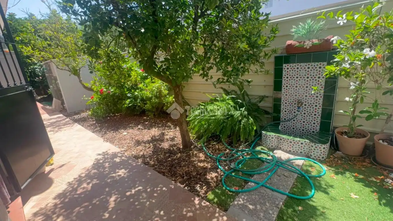 Jardí de Casa o xalet en venda en Espartinas amb Aire condicionat, Piscina i Piscina comunitària
