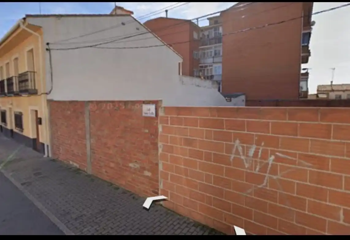 Terreno residencial en venta en Avenida Castilla - La Mancha 11