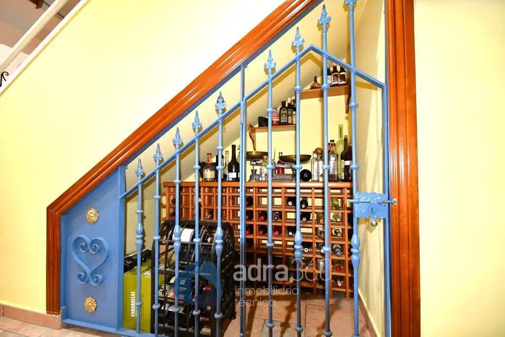 Casa adosada en venta en Lardero con Calefacción, Terraza y Trastero