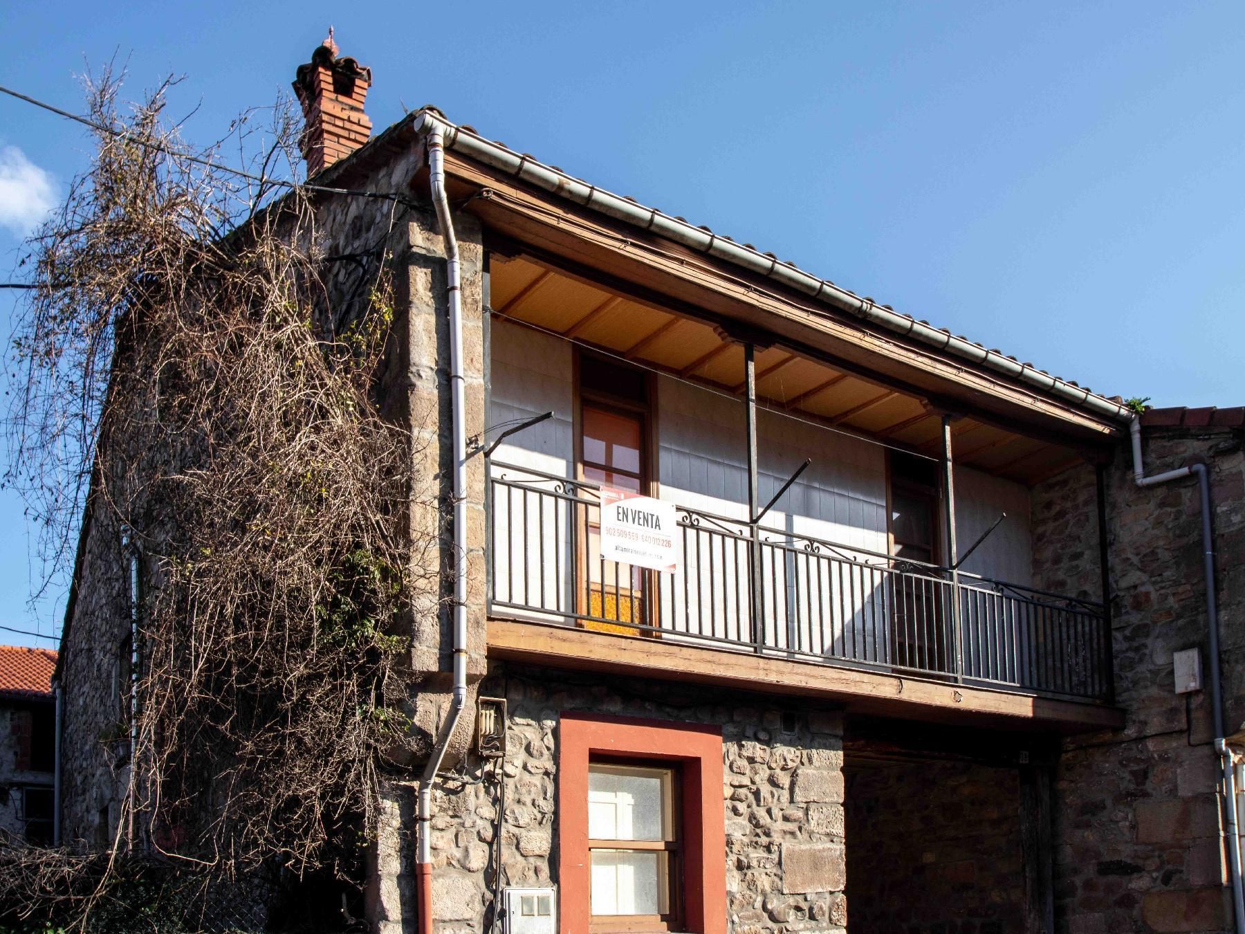 Vista exterior de Casa o xalet en venda en Los Corrales de Buelna 