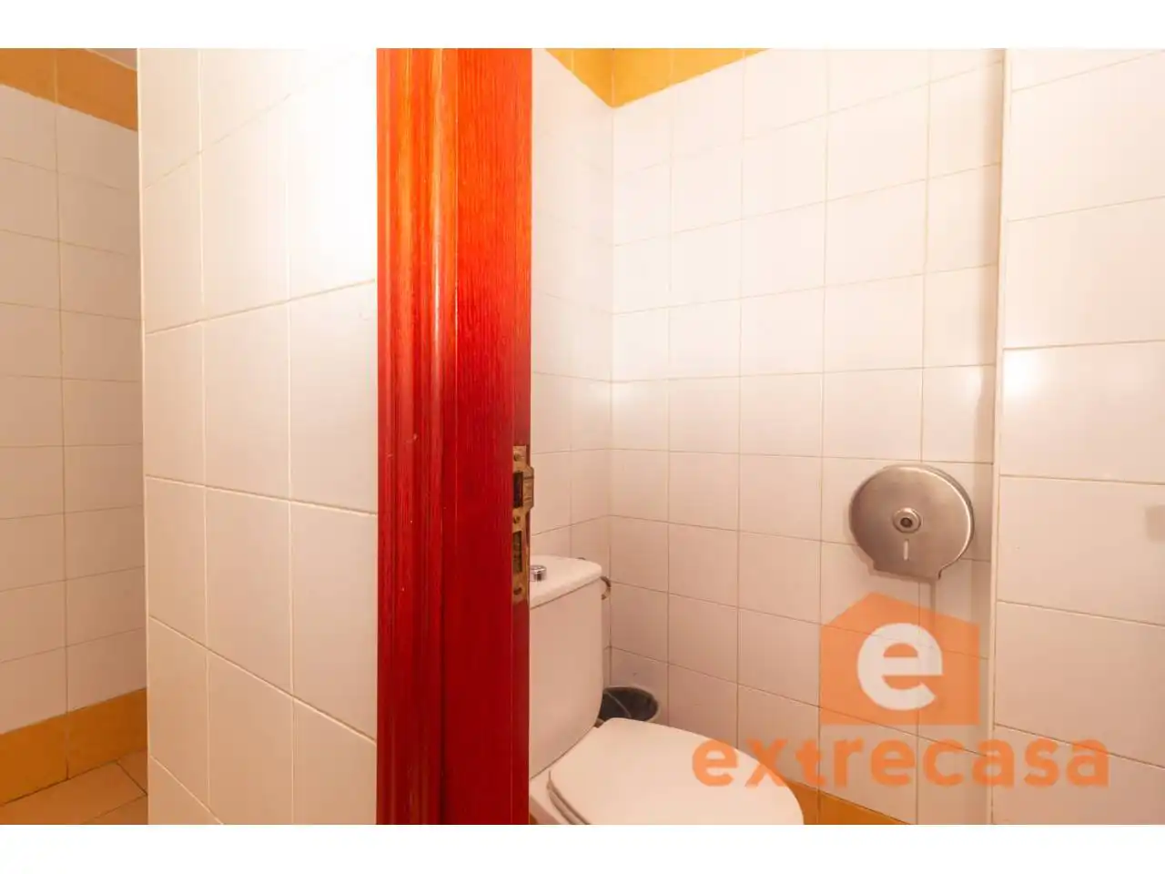 Bany de Local en venda en Badajoz amb Aire condicionat