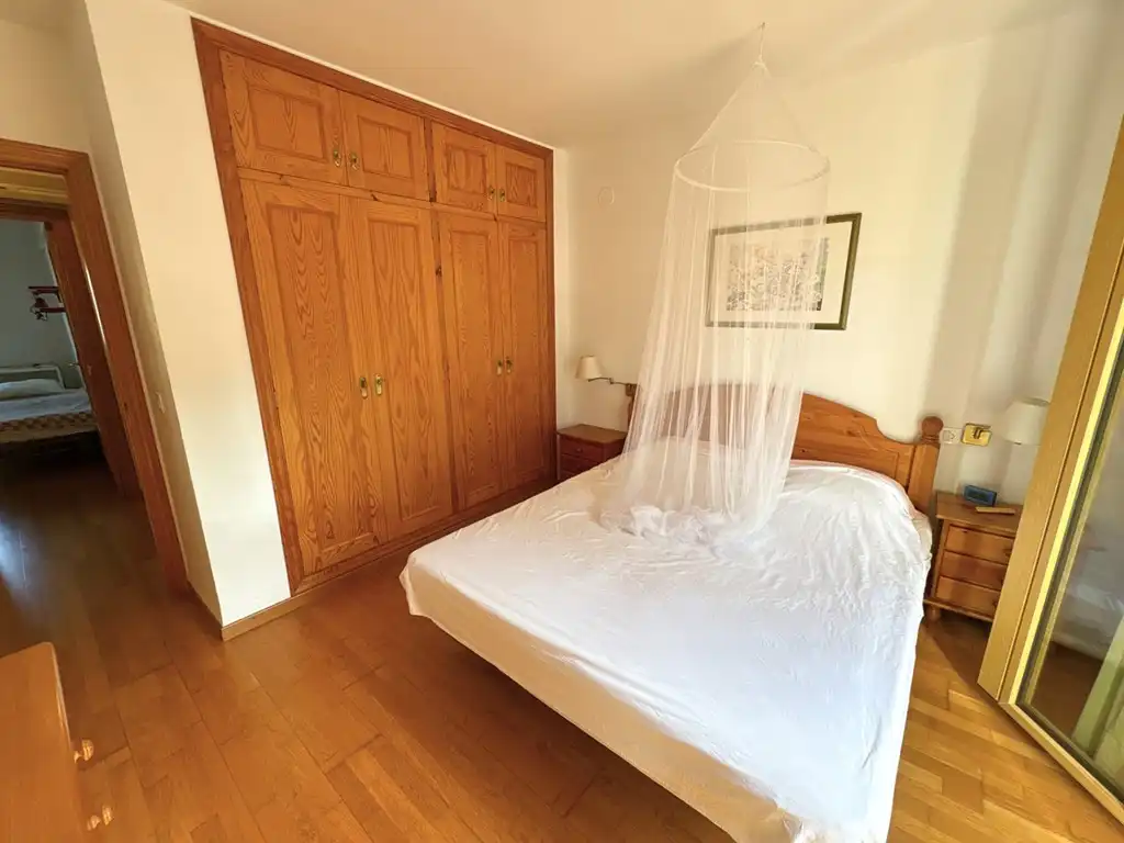 Schlafzimmer von Einfamilien-Reihenhaus zum Verkauf in Dénia mit Klimaanlage, Terrasse und Balkon
