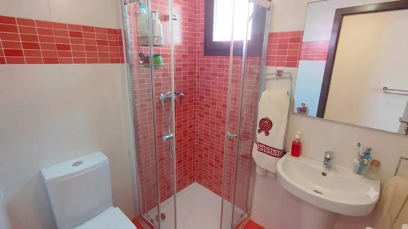 Badezimmer von Erdgeschoss zum Verkauf in Pulpí mit Klimaanlage, Terrasse und Möbliert
