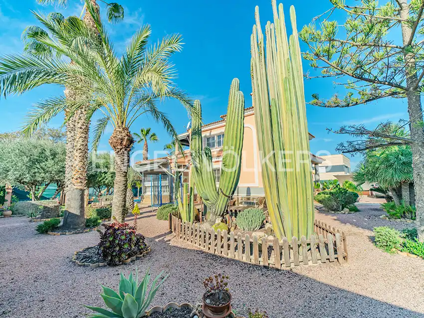Exterior view of Houses for sale in San Vicente del Raspeig / Sant Vicent del Raspeig  with Air Conditioner, Heating and Private garden