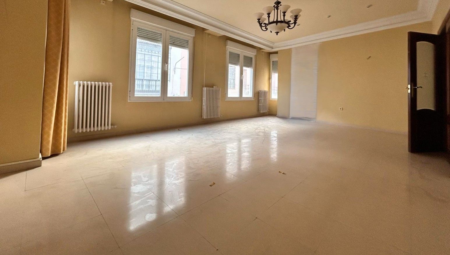 Sala d'estar de Edifici en venda en Tomelloso