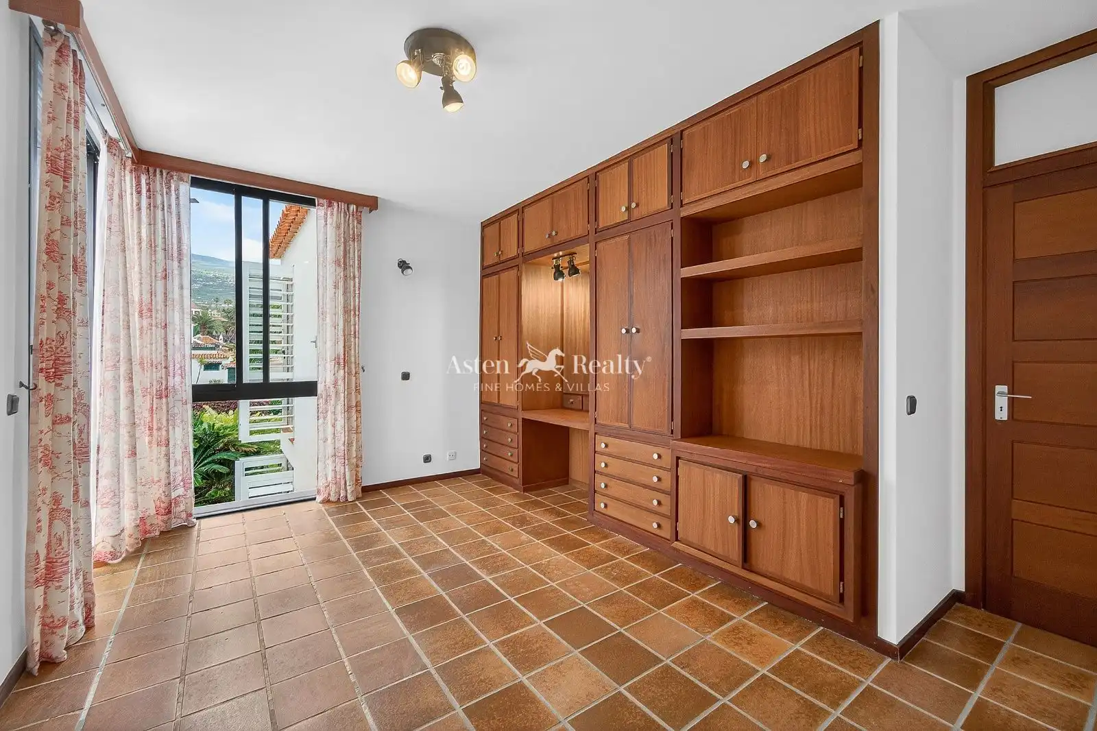 Dormitori de Casa o xalet en venda en Puerto de la Cruz amb Jardí privat, Terrassa i Traster