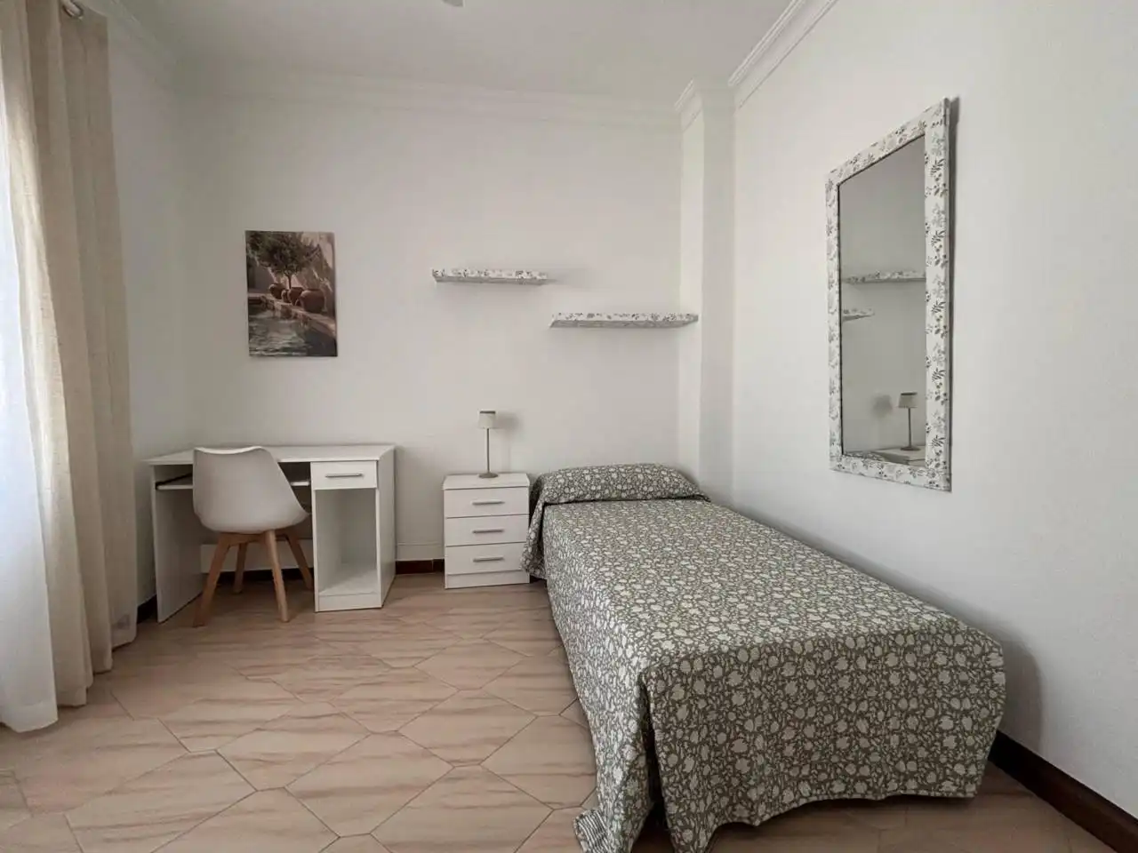 Habitación de Piso de alquiler en Huelva con Aire acondicionado, Trastero y Balcón