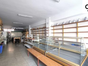 Local comercial de lloguer a Calle Princesa Zaida