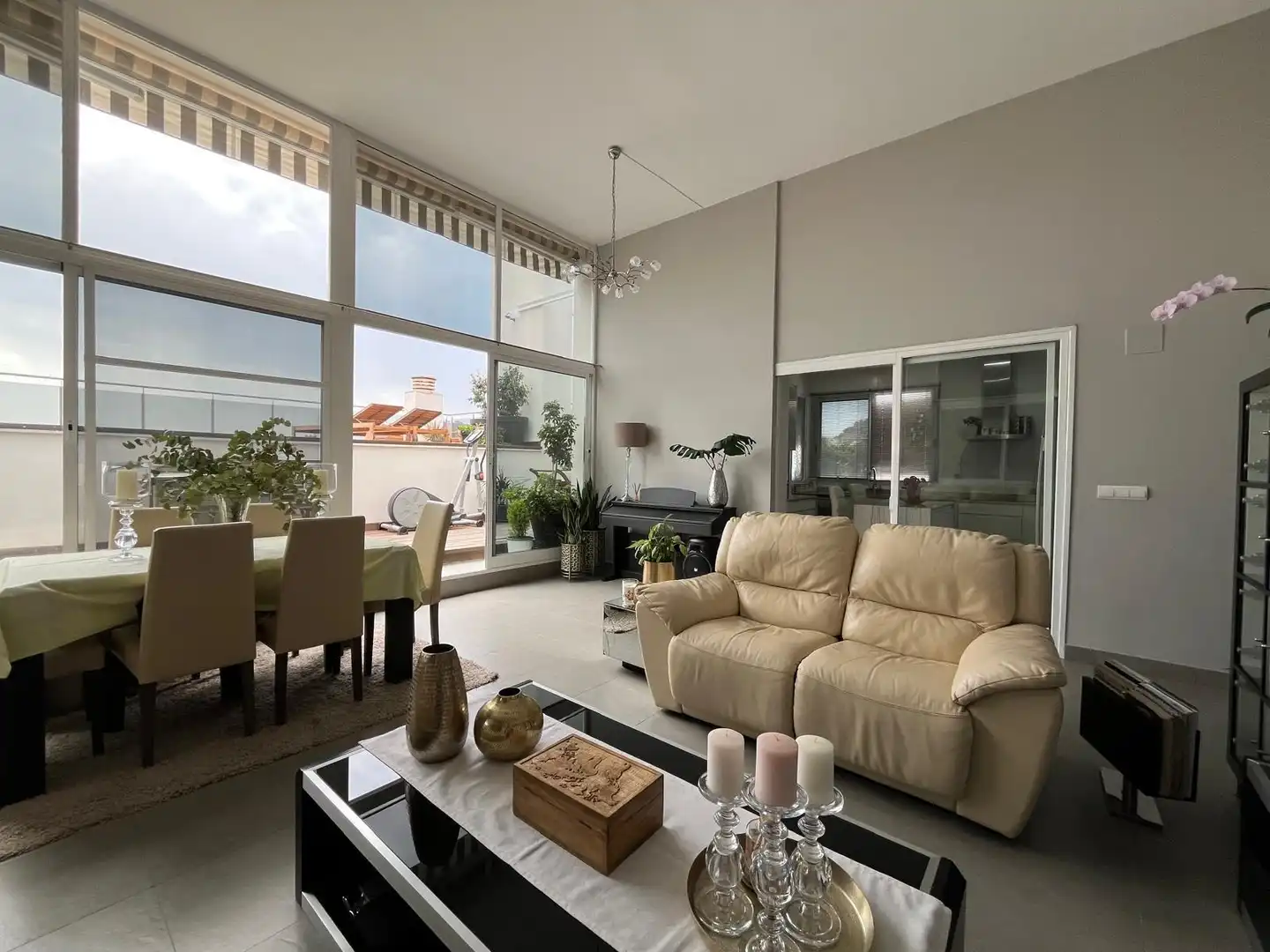 Sala d'estar de Àtic en venda en Villajoyosa / La Vila Joiosa amb Aire condicionat, Jardí privat i Terrassa