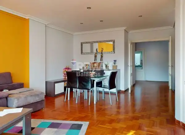 Sala d'estar de Dúplex en venda en Vigo  amb Calefacció i Traster