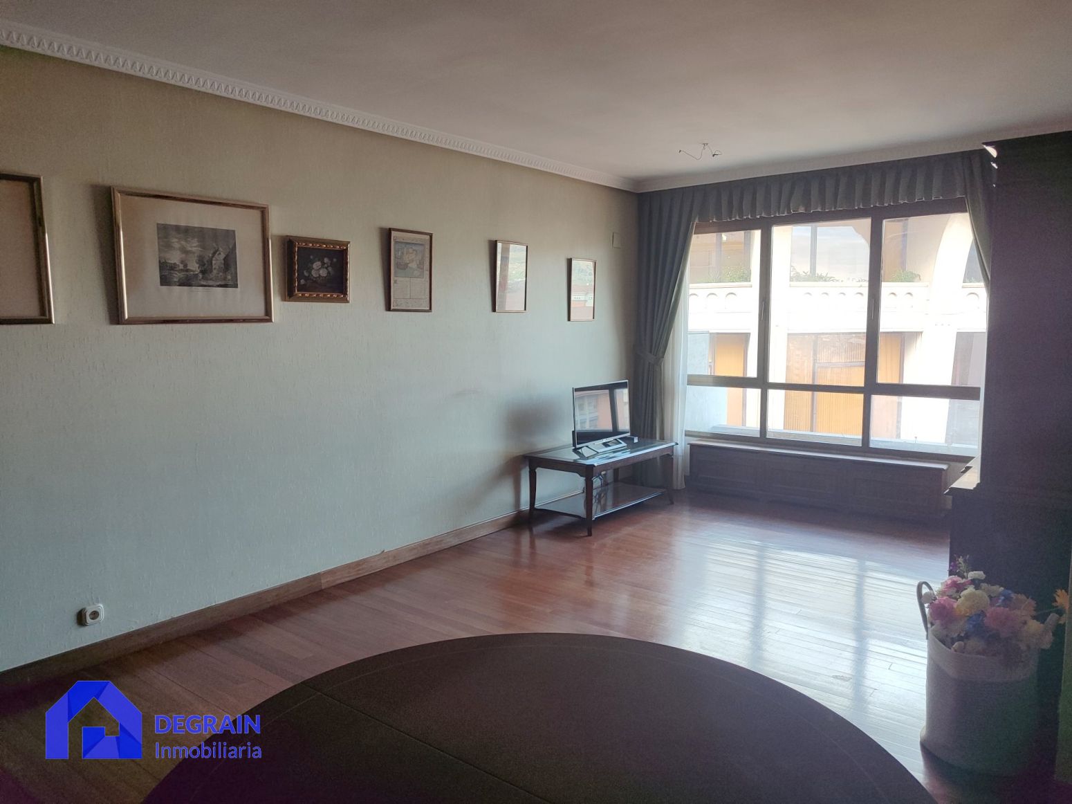 Sala de estar de Piso de alquiler en Oviedo  con Calefacción, Terraza y Trastero