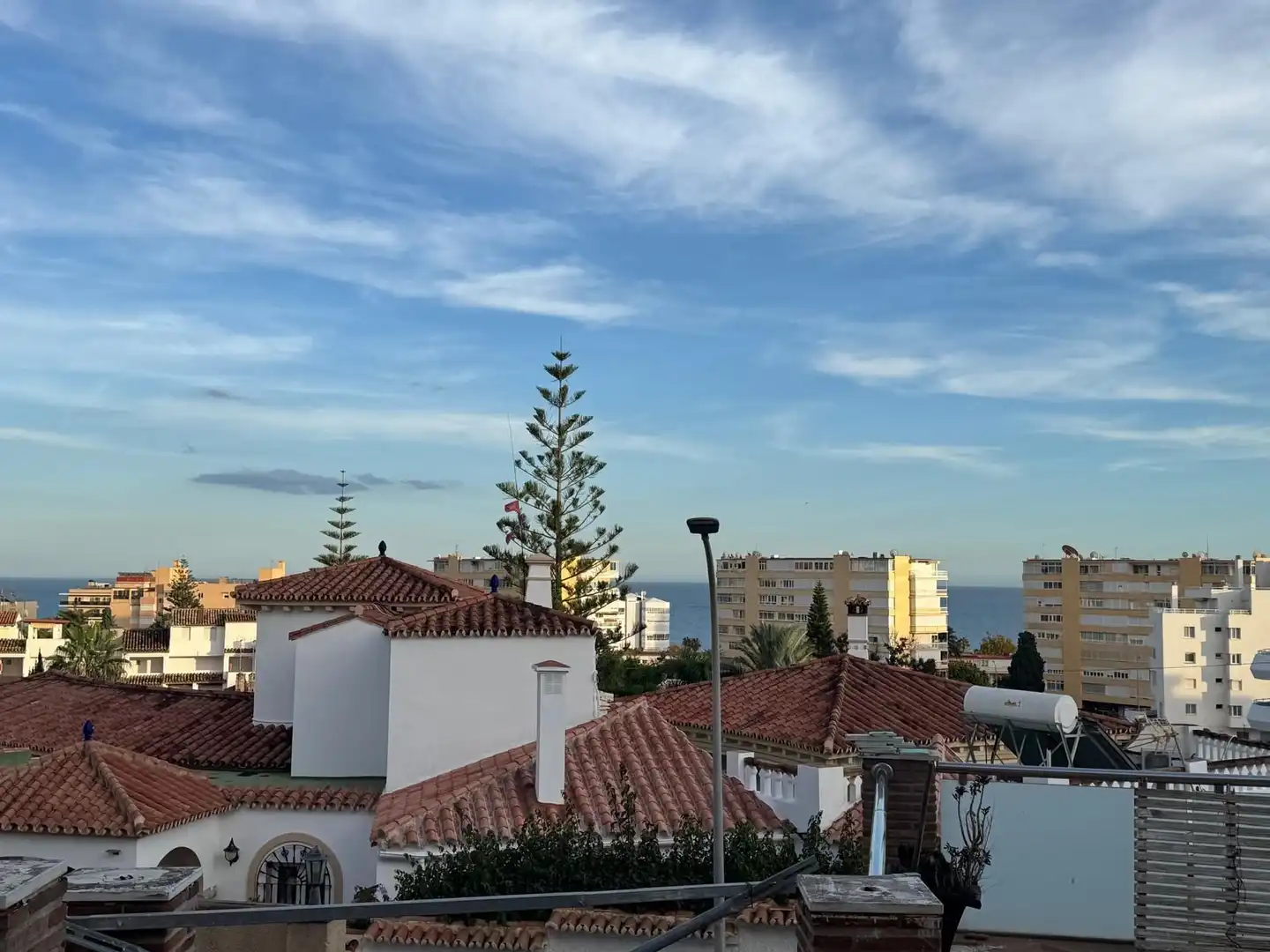 Außenansicht von Maisonette zum Verkauf in Torremolinos mit Klimaanlage, Terrasse und Abstellraum