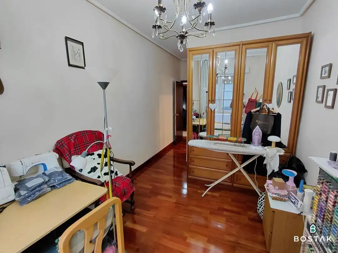 Dormitori de Pis en venda en Bilbao  amb Calefacció, Terrassa i Balcó