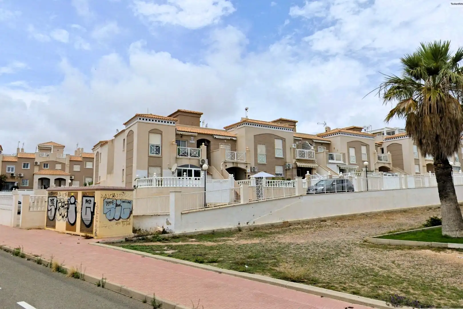 Vista exterior de Àtic en venda en Torrevieja amb Aire condicionat, Calefacció i Terrassa