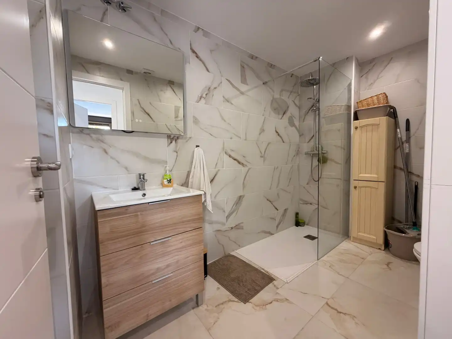 Baño de Apartamento en venta en Torremolinos con Aire acondicionado, Terraza y Amueblado