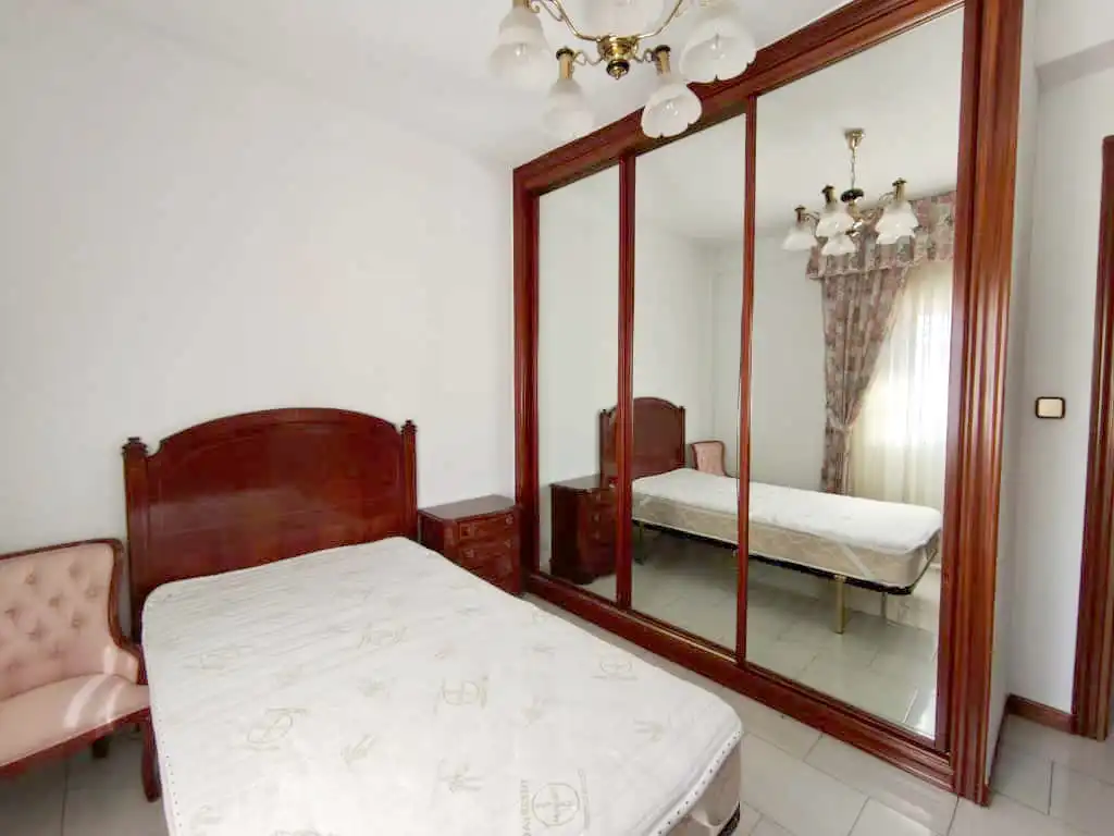 Habitación de Piso en venta en Madrid con Calefacción y Terraza