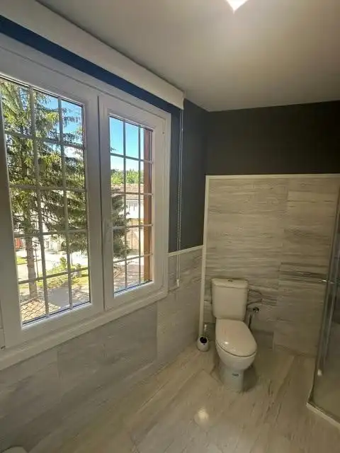 Badezimmer von Wohnung zum Verkauf in Burgos mit Heizung, Parkett und Möbliert