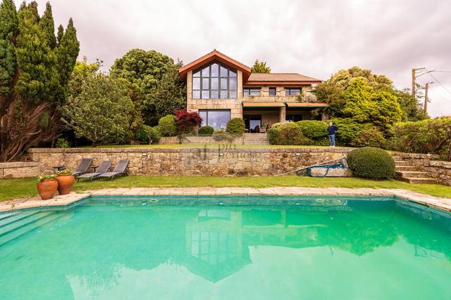 Casa-chalet en Venta en Carballinos  en Nigrán centro