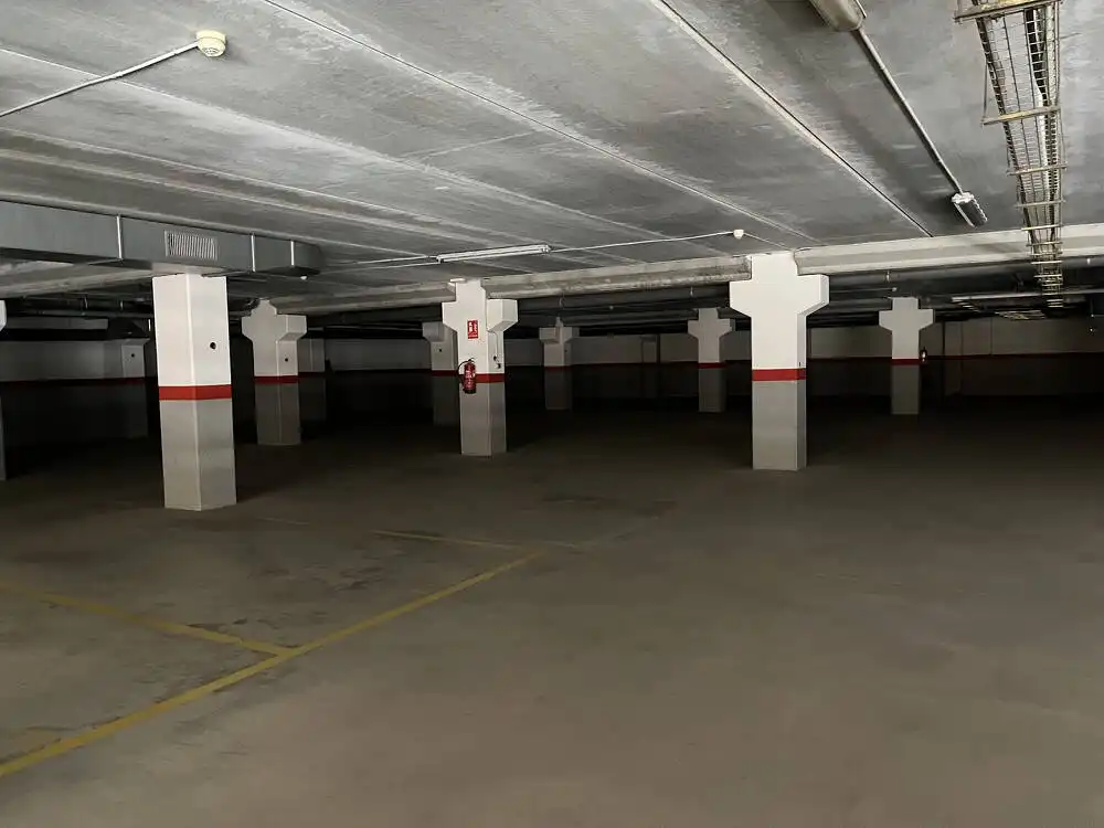 Industrial buildings for rent in Granvia LH