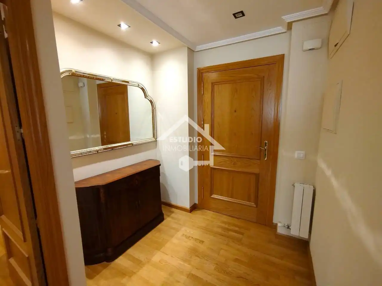 Wohnung zum Verkauf in Oyón-Oion mit Heizung, Abstellraum und Balkon