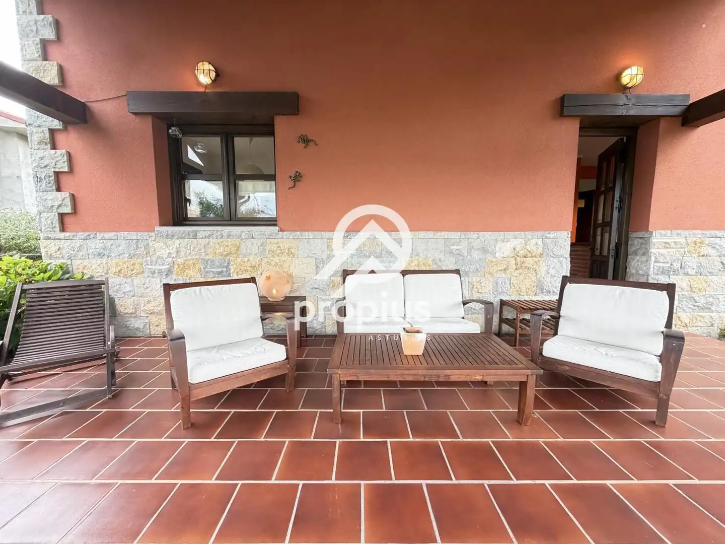 Terrassa de Casa adosada en venda en Cangas de Onís amb Calefacció, Jardí privat i Terrassa