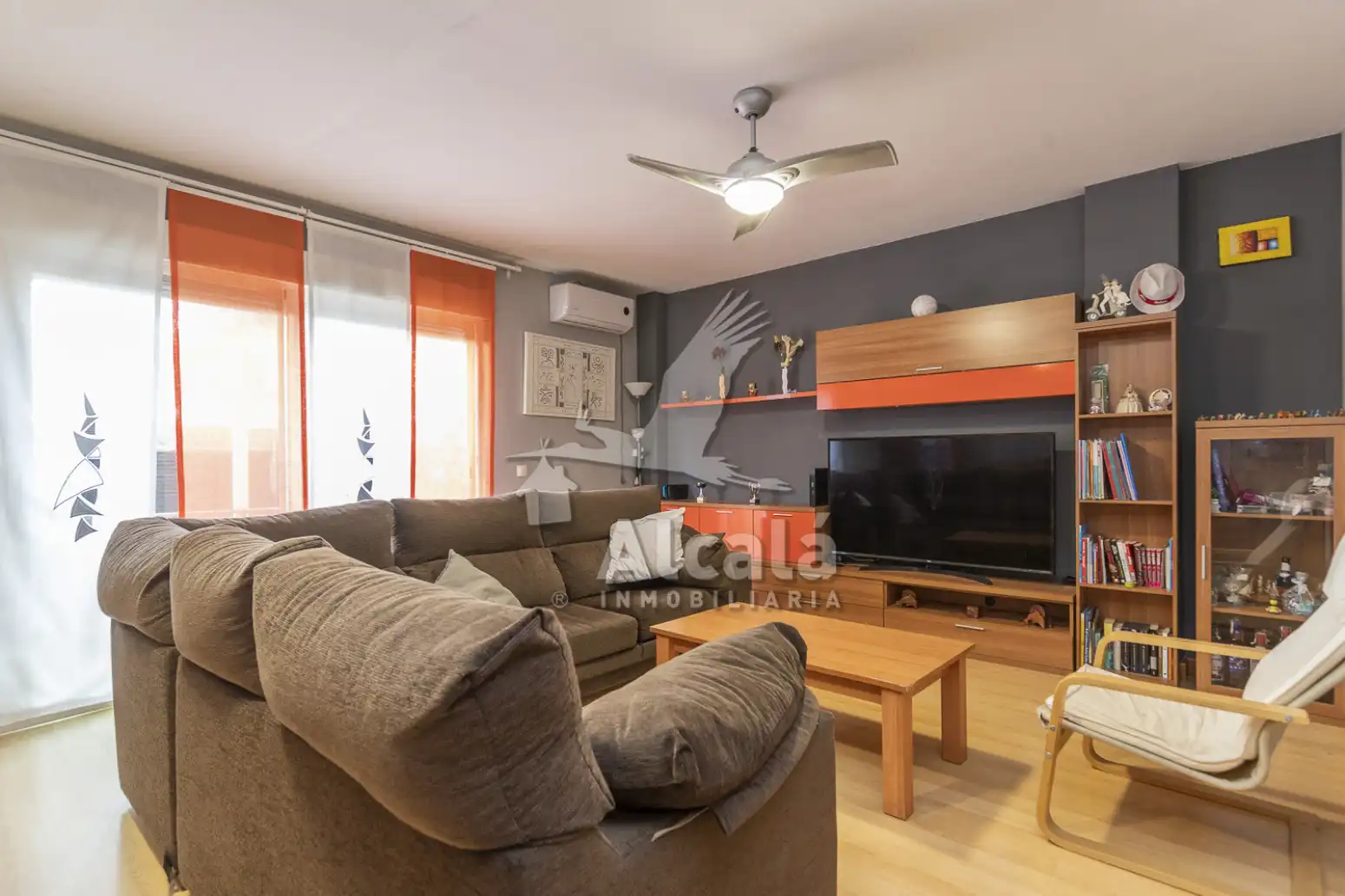 Sala de estar de Casa adosada en venta en Valdeavero con Aire acondicionado, Calefacción y Jardín privado