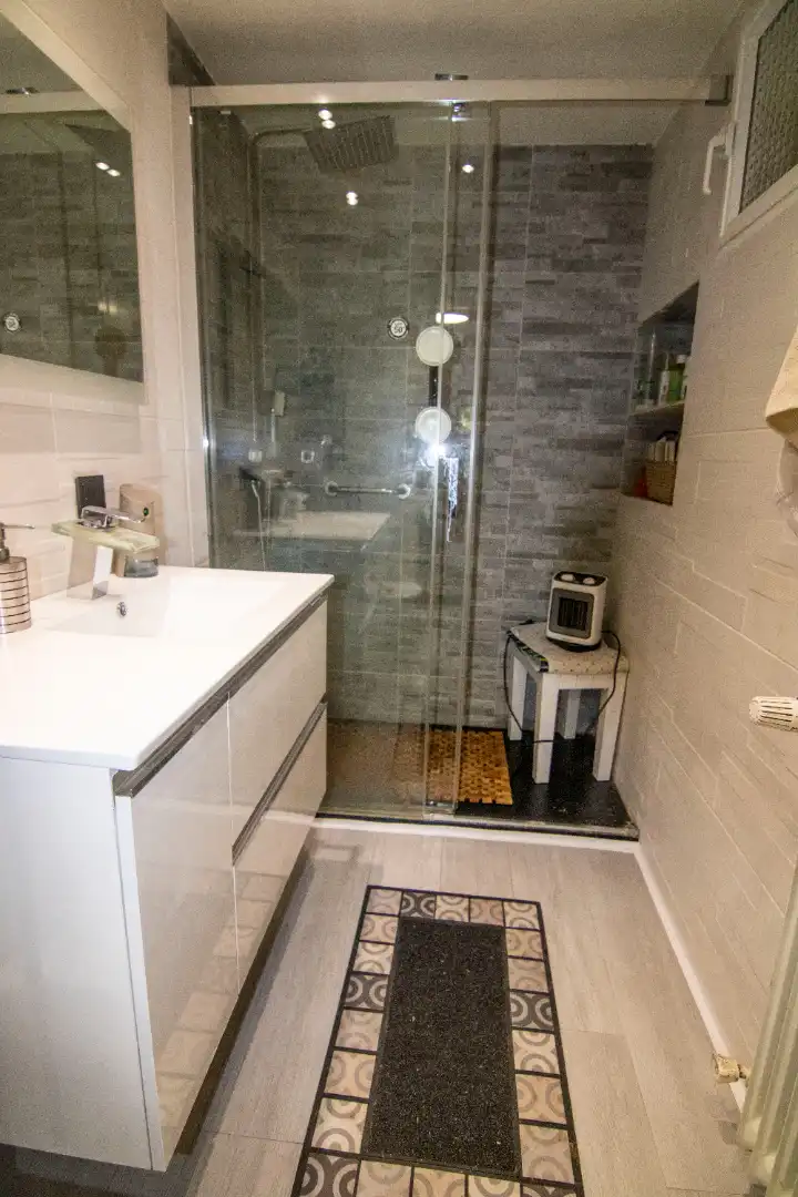 Badezimmer von Wohnung zum Verkauf in Madrid mit Heizung, Terrasse und Möbliert