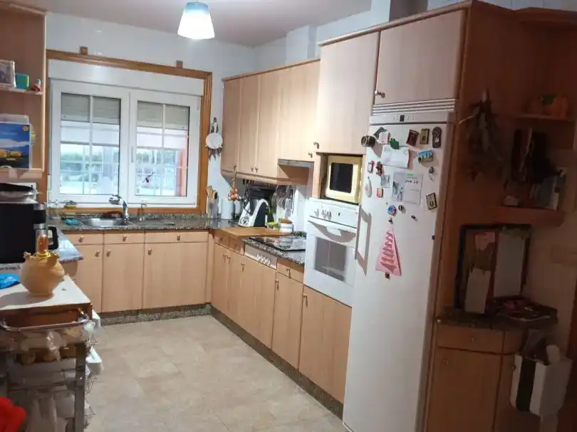 Cuina de Casa o xalet en venda en Culleredo amb Calefacció, Jardí privat i Terrassa