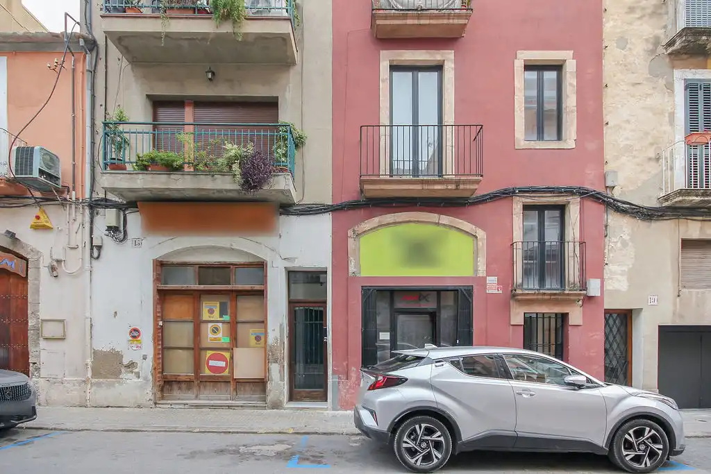 Vista exterior de Edifici en venda en Vilafranca del Penedès