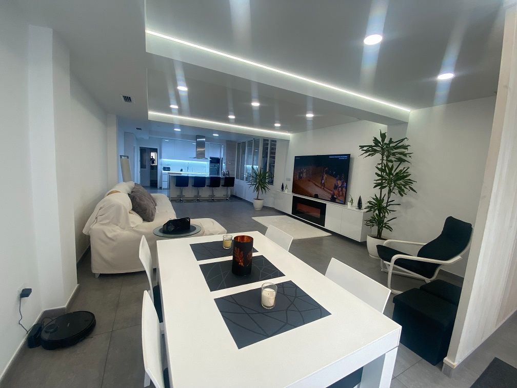 Sala d'estar de Dúplex en venda en Elche / Elx amb Aire condicionat, Calefacció i Moblat