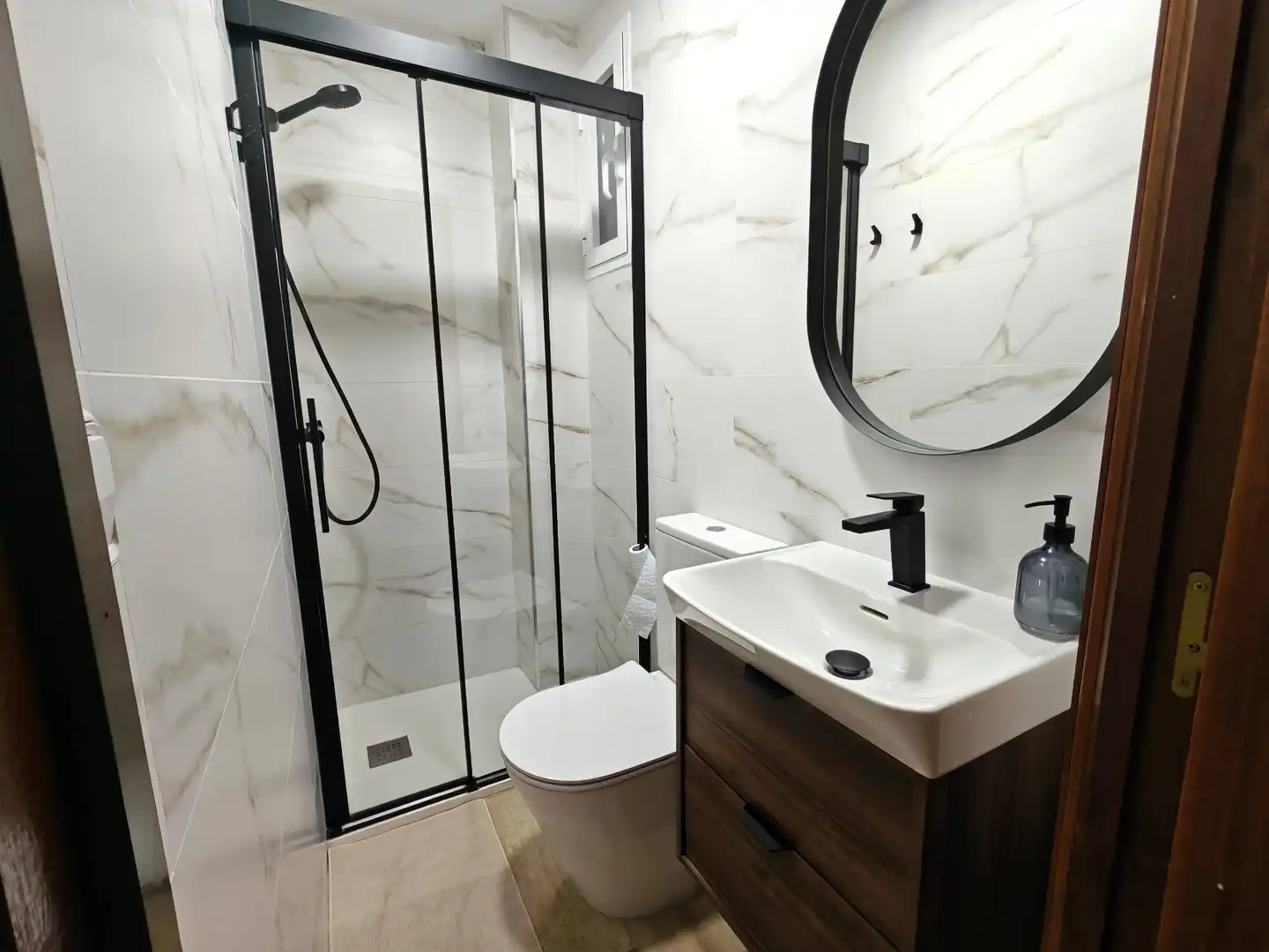 Badezimmer von Wohnung zur Miete in Santiago de Compostela  mit Heizung und Abstellraum