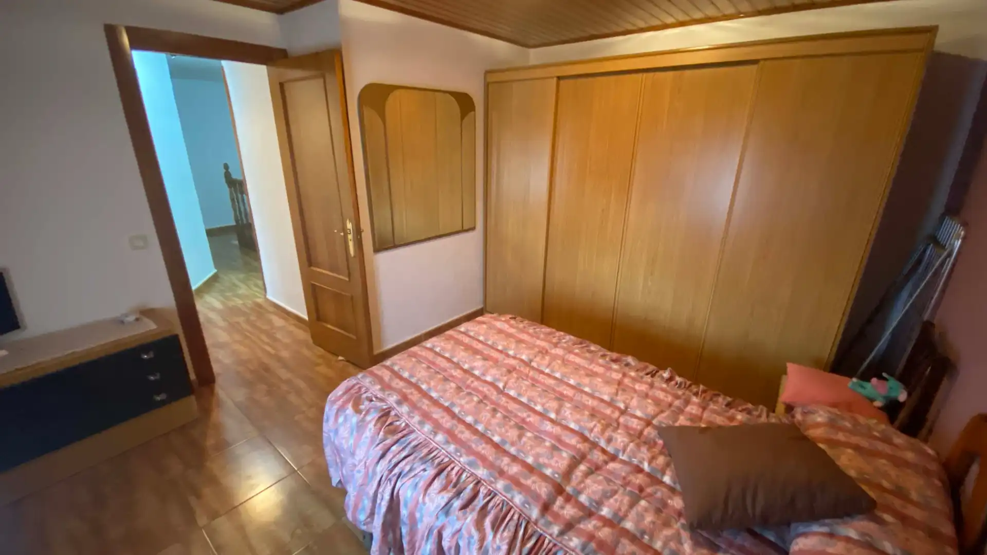 Habitación de Casa o chalet en venta en San Martín del Rey Aurelio con Jardín privado, Trastero y Amueblado