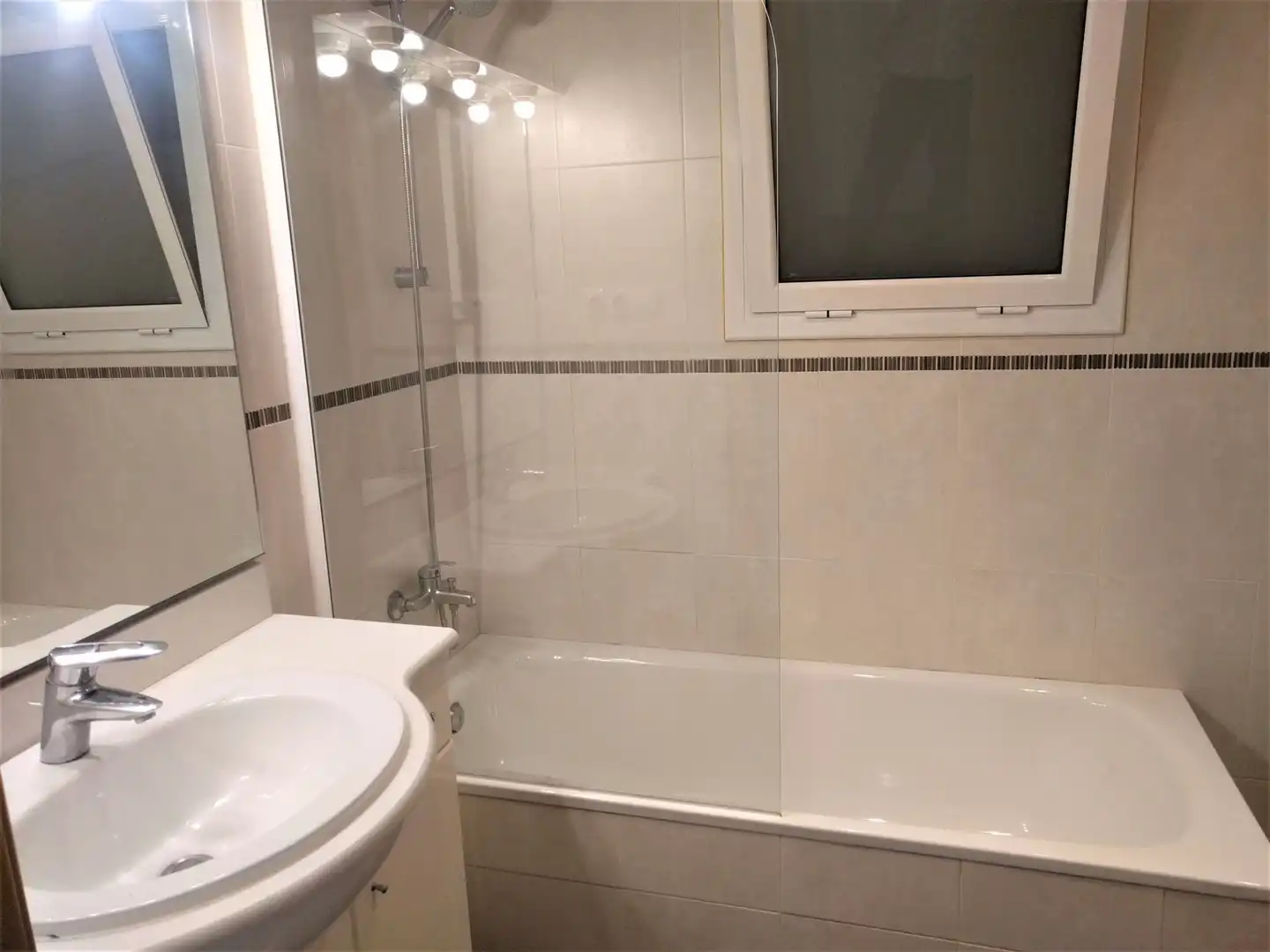 Bathroom of Flat for rent in Terrassa  with Heating