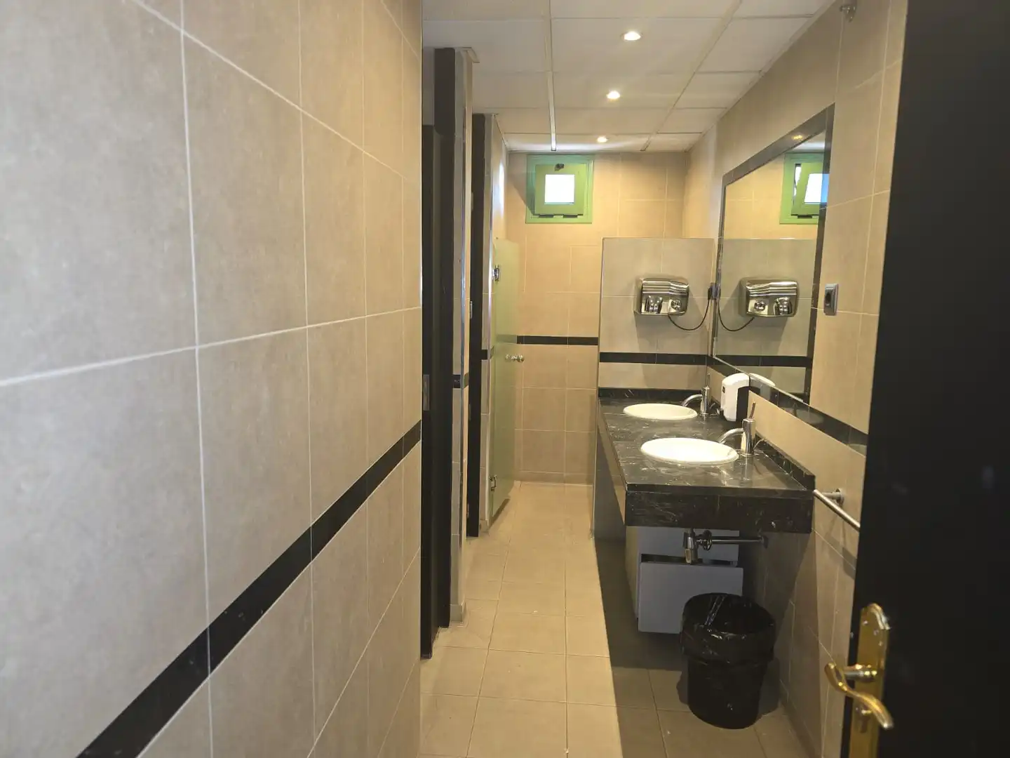 Bathroom of Office for rent in Pozuelo de Alarcón  with Air Conditioner, Heating and Balcony
