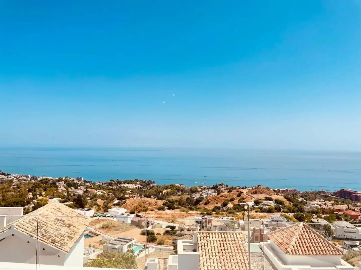 Außenansicht von Dachboden zum Verkauf in Benalmádena mit Klimaanlage und Schwimmbad
