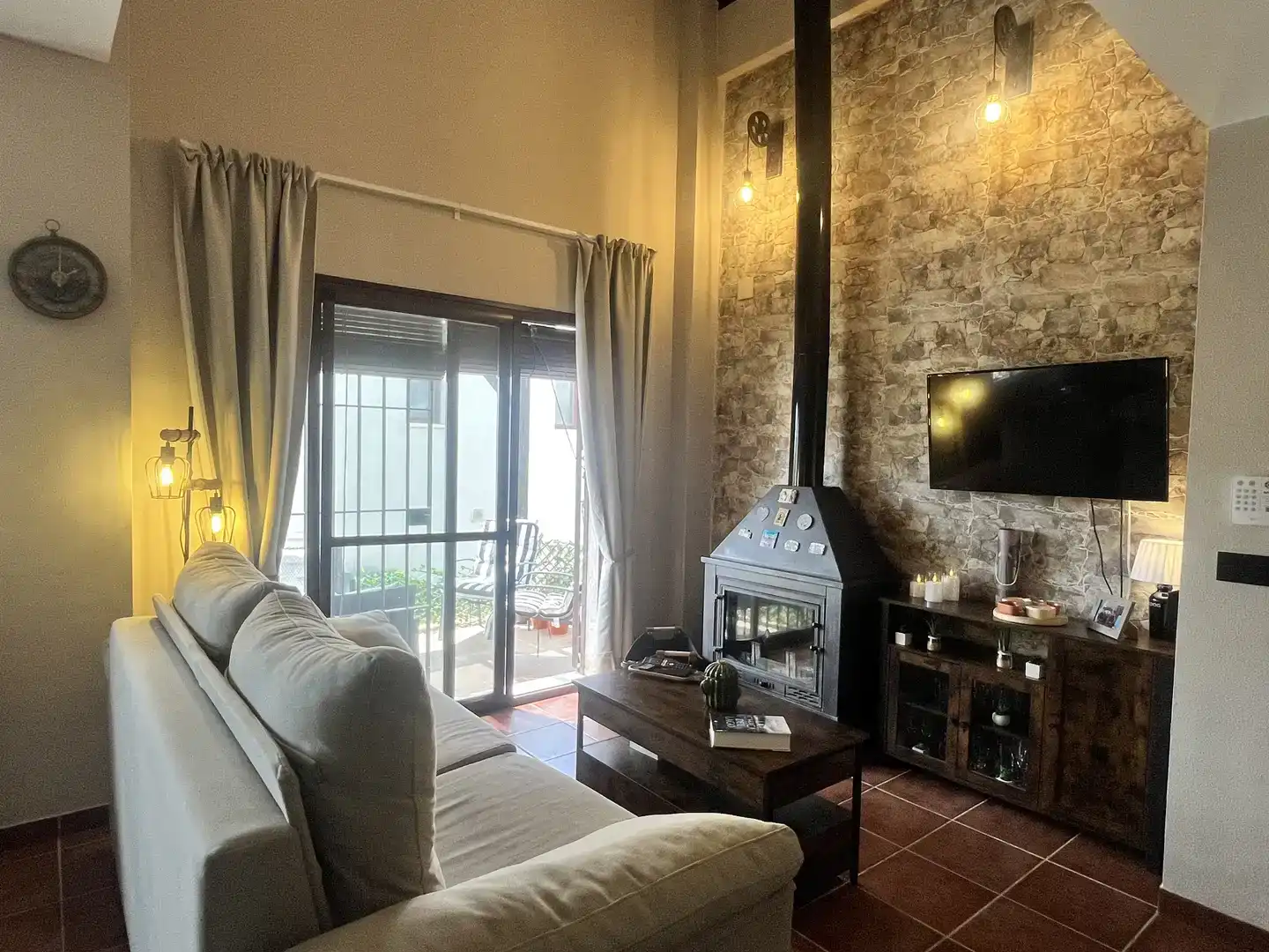 Sala d'estar de Casa o xalet en venda en El Ronquillo amb Aire condicionat i Piscina
