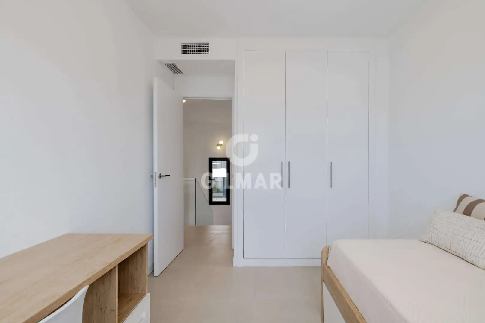 Habitación de Casa adosada en venta en Estepona con Calefacción, Jardín privado y Piscina