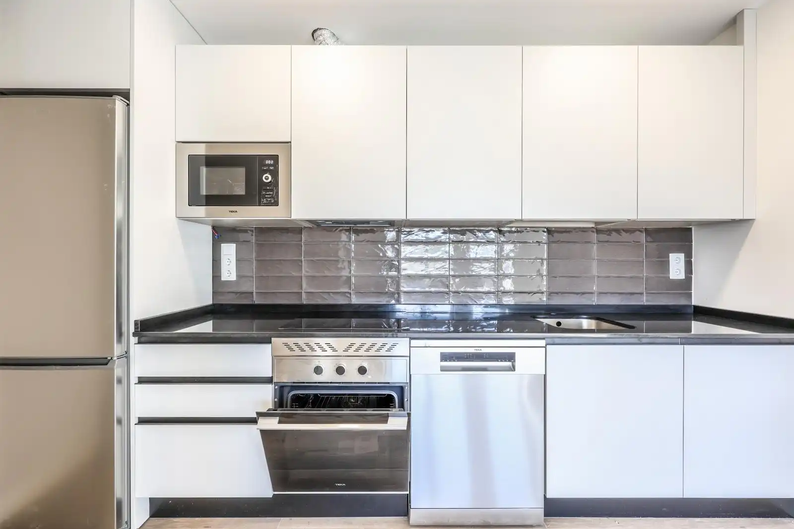 Kitchen of Flat for sale in Madrid  with Heating, Oven and Washing machine