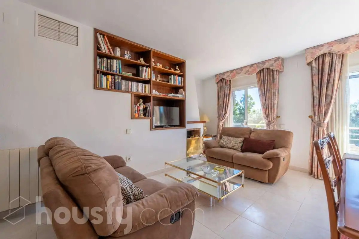 Living room of Houses for sale in Vilanova i la Geltrú  with Air Conditioner, Heating and Private garden